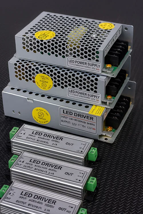 ترانس مناسب برای تابلوهای تبلیغاتی. خرید انواع منبع تغذیه مناسب برای تابلو از وبسایت ملزومات تابلوسازی مهر