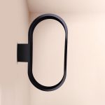 تصویر فریم فلزی لایت باکس دوطرفه کپسولی عمودی رنگ کوره‌ای مقاوم و طراحی بادوام مناسب برای تابلوسازان حرفه‌ای.