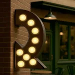 لایت باکس فانتزی لامپینو با نورپردازی خیره‌کننده لاسوگاسی، مناسب برای نشان‌دهنده جهت در کافه‌ها، رستوران‌ها و فضاهای هنری.