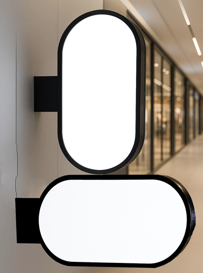 مقایسه لایت باکس کپسولی عمودی و افقی؛ تصویر لایت باکس کپسولی عمودی نصب‌شده در فروشگاه