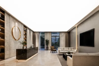 بهترین نور برای سقف کشسان؛ راهنمای انتخاب SMD خطی، LED شاخه‌ای و نور یکنواخت